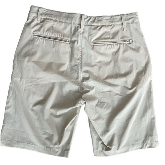 Kenneth Cole Golf polyester ivory short with elastic inside waistband, size 32. - Picture 5 of 6